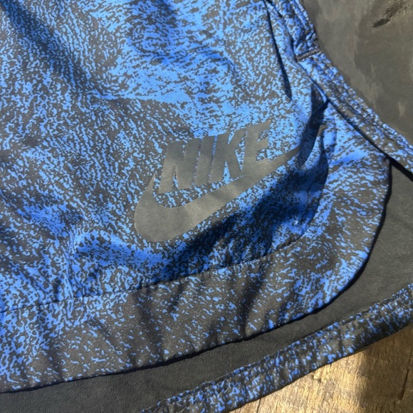 Womens Running Shorts Black Blue Sz M Pockets Elastic Waist Nike Athletic - Picture 2 of 9